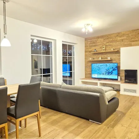 Kitznest Apartment *
